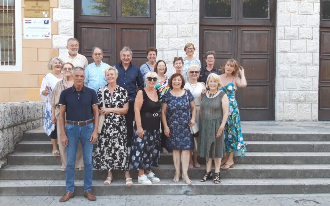 Zlatna generacija: Maturanti generacije 1974./1975. Gimnazije Jurja Barakovića obilježili 50 godina mature